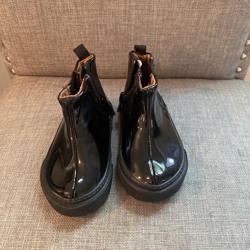 GAP Baby faux patent booty